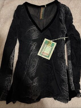Aratta Black Paisley Burnout V-Neck Long Sleeve